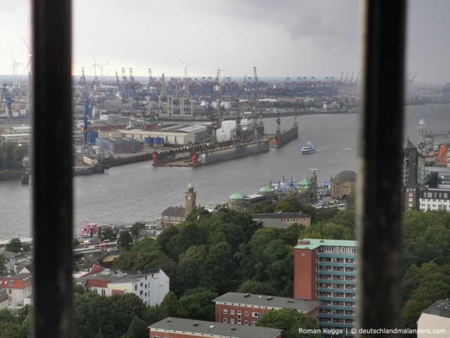 Hamburger Hafen vom Michel aus gesehen